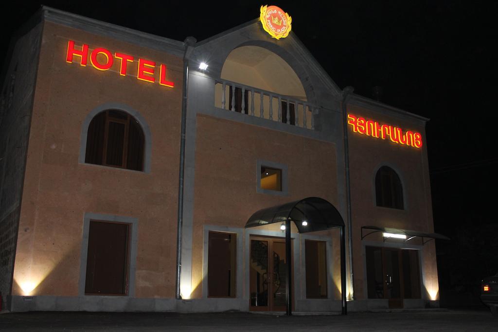 Princ Plaza Hotel Yerevan Exterior foto